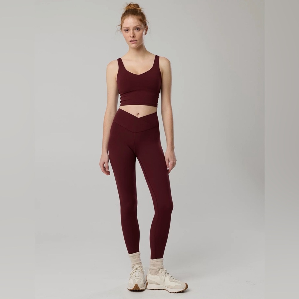 aerie set with V-Waist High-Rise Leggings Burgundy
